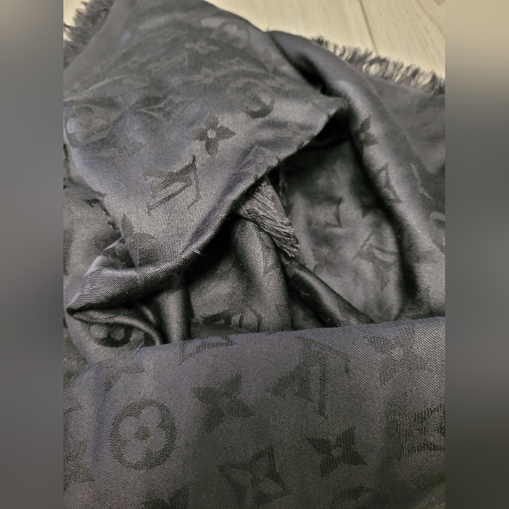 Louis Vuitton oversized shawl/ scarf - Picture 4 of 7
